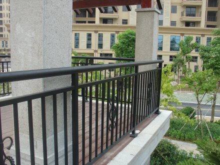 陽臺(tái)護(hù)欄施工方法的具體流程