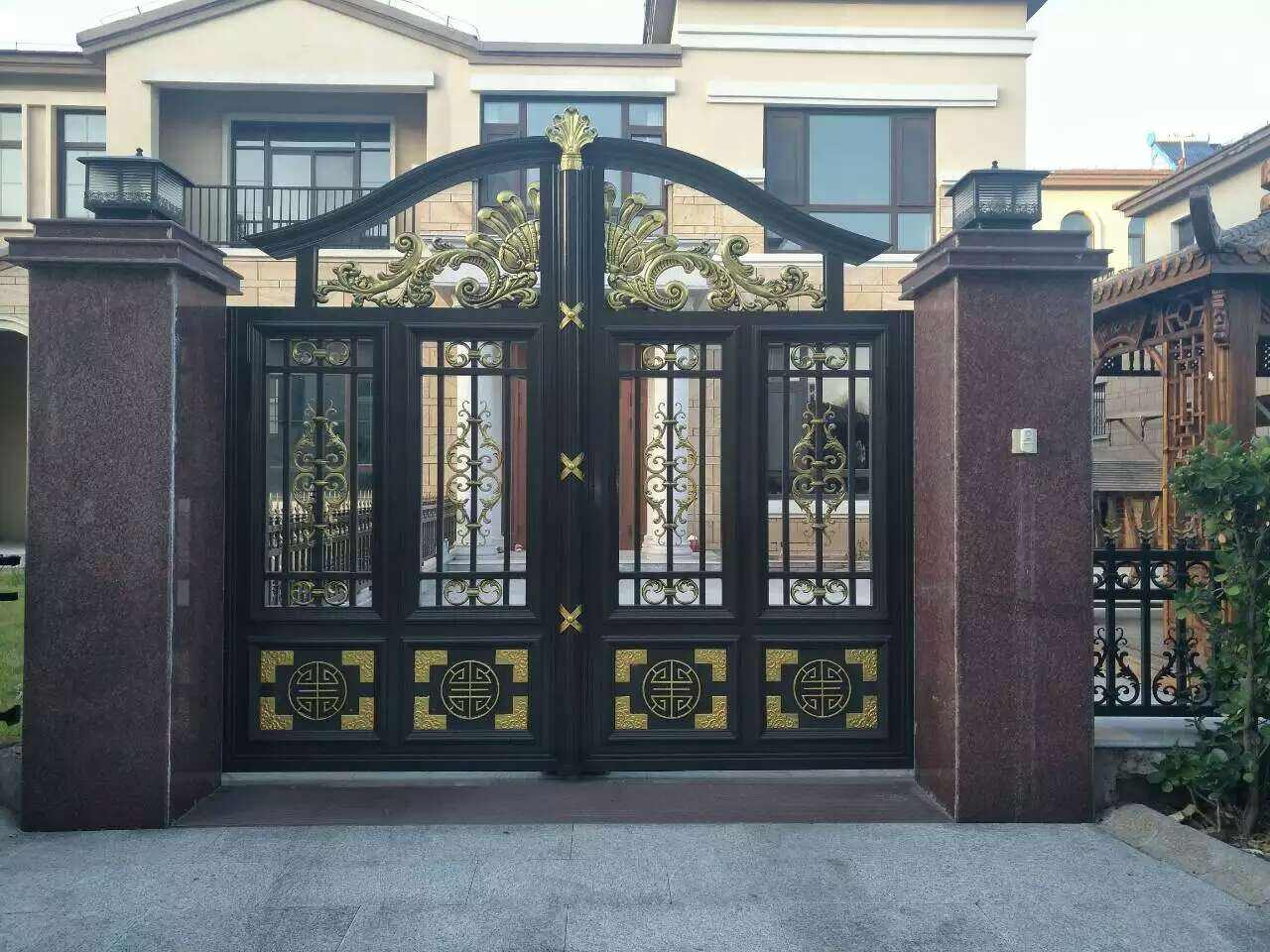 庭院鋁藝大門廠家需以市場(chǎng)導(dǎo)向才能中涅槃重生