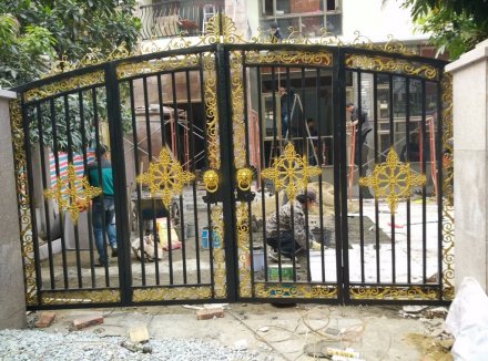 別墅鐵藝大門哪個生產(chǎn)廠家好