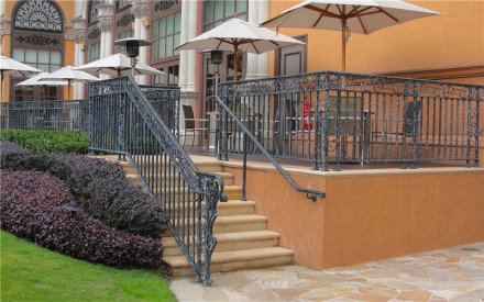 衡陽鋁合金門護(hù)欄選擇那就好-安誠護(hù)欄廠家